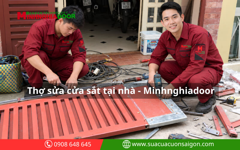 tho-sua-cua-sat-tai-nha